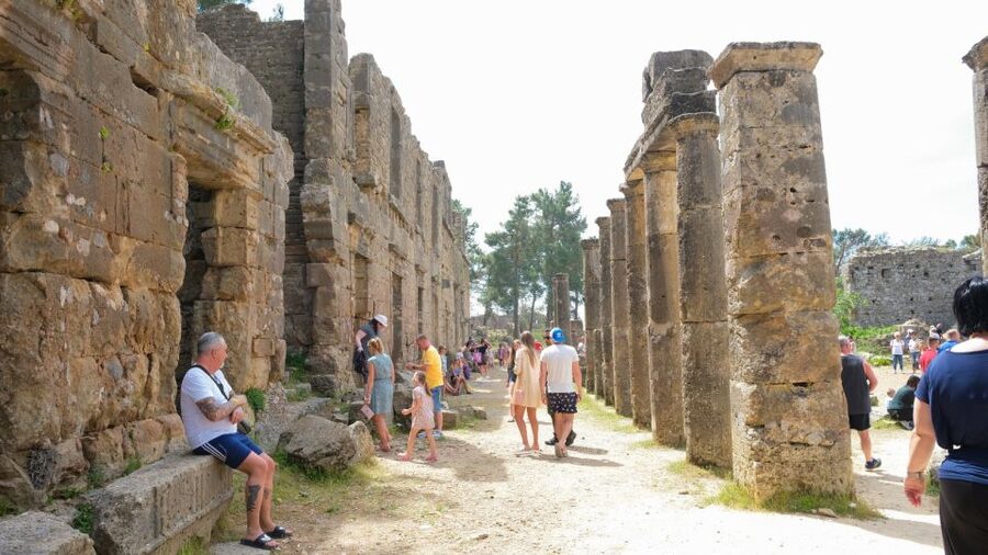 City of Side: Green Lake Boat and Cabrio Bus Tour - Manavgat Waterfall: a short hit with a real decision to make