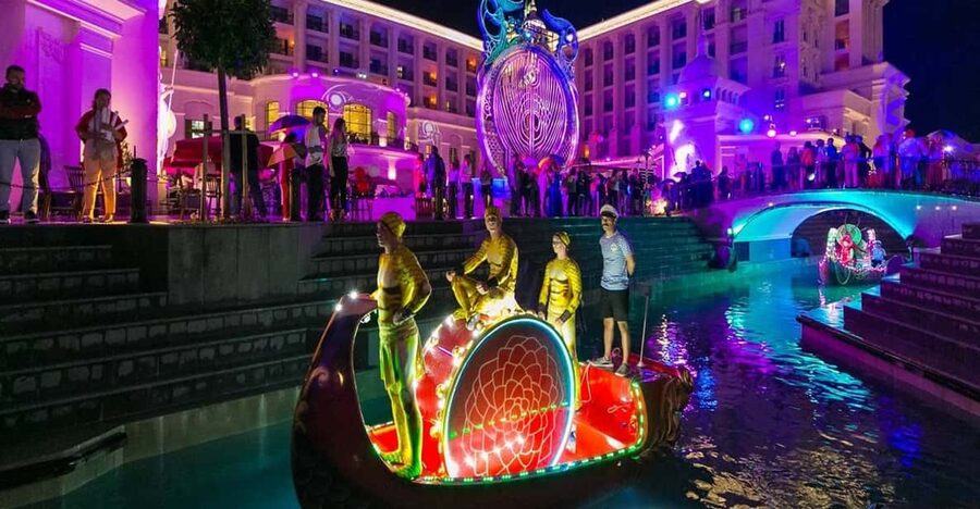City of Side: Land of Legends Transfer & Boat Parade Show - Pickup logistics in Side: where you meet, and how long to wait