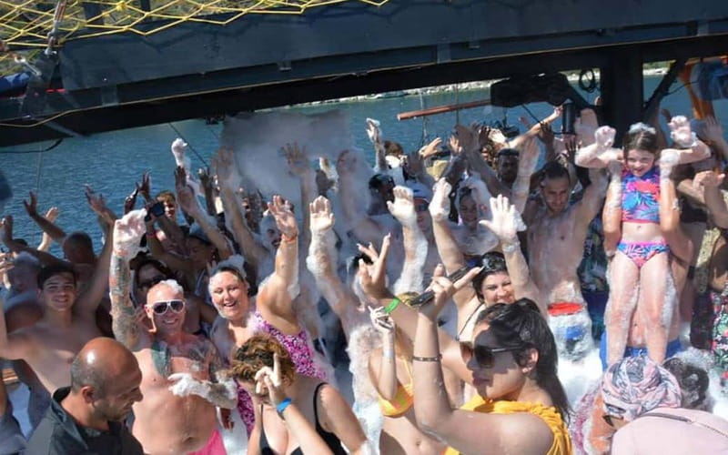 Dolphin Island Boat Trip with Swimming & Lunch - Key points to know