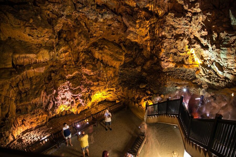 From City of Side: Alanya Guided Tour with Boat Trip & Lunch - Language and guide delivery: when German matters