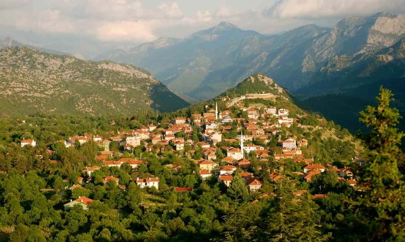 From City of Side: Visit to Ormana Village & Altinbesik Cave - Avasun bay-leaf village stop and the Green Canyon / Green Lake views