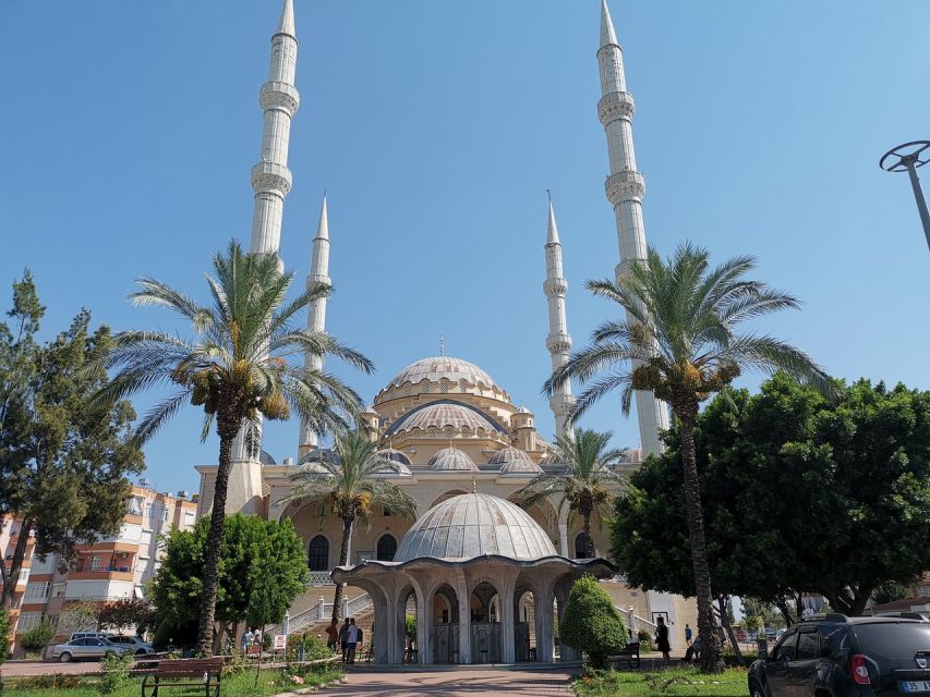 Side:Green Lake Mix Tour - A Day of Nature History & Culture - The Mosque Visit in Manavgat: Simple Culture, Good Etiquette