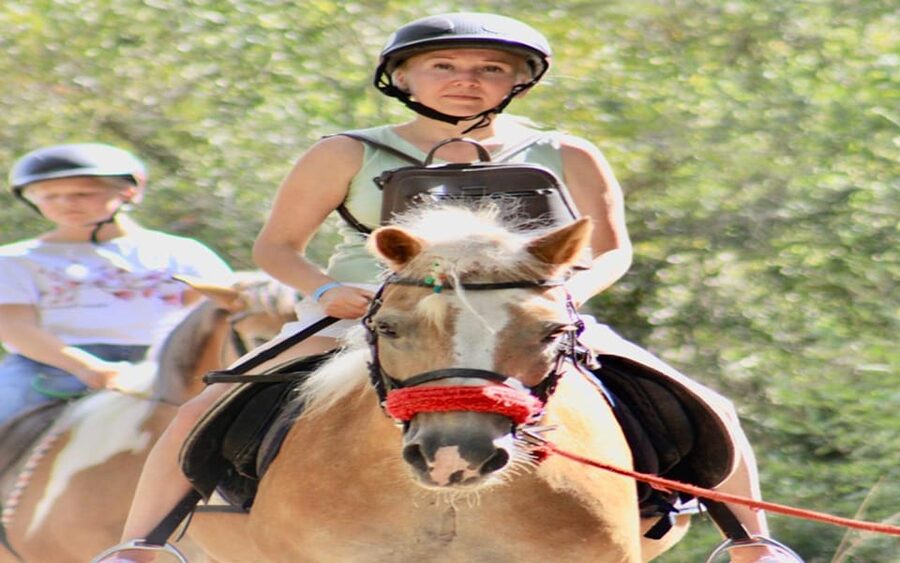 Side: Horse Safari Tour - What to bring and wear for a smooth ride