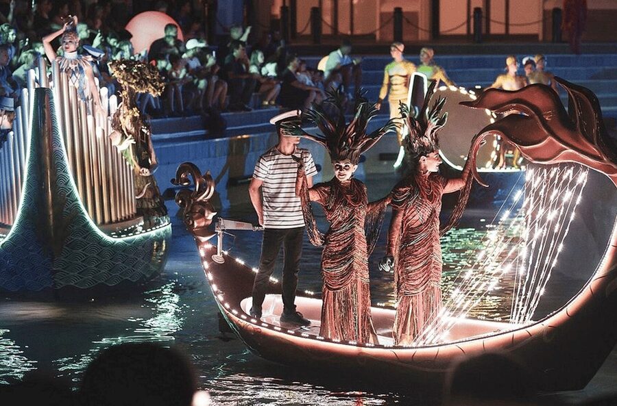 Side: Land of Legends Bus Transfers and Boat Parade - Free Time at the Theme Park and Shopping Center: How to Use It