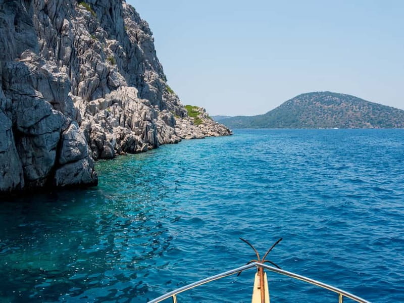 Side: Pirate Boat Trip with Lunch & Swimming Stops - Dolphin and loggerhead turtle spotting: what the guide helps you see
